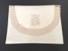 Bolsa de sobre, bordada con inicial J